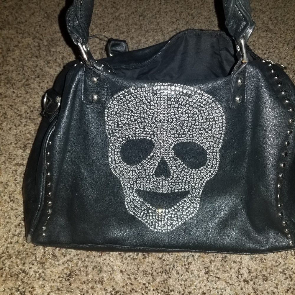 Black skull bag